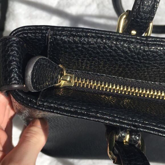 Anne Klein black faux leather bag/ tote bag with polka dot lining - Picture 10 of 15